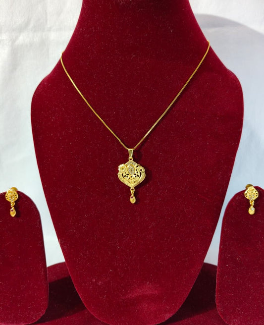 Crystal-Studded Gold Plated Pendant Necklace Set, Matching Earrings, Ethnic look (HJ40)