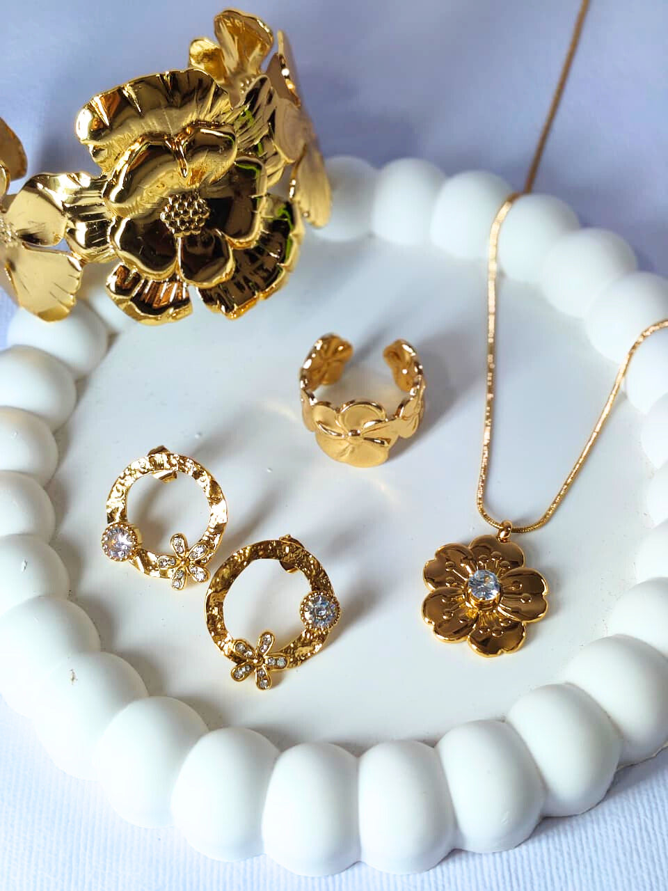 Jewellery Set with Necklace, Earrings, Pendant, Chain, Ring & Bracelet, 5 pieces HJ18