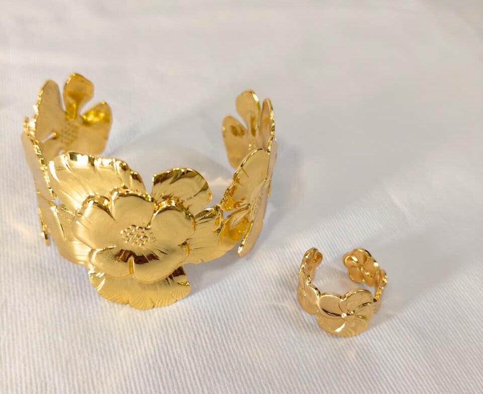 Jewellery Set with Necklace, Earrings, Pendant, Chain, Ring & Bracelet, 5 pieces HJ18