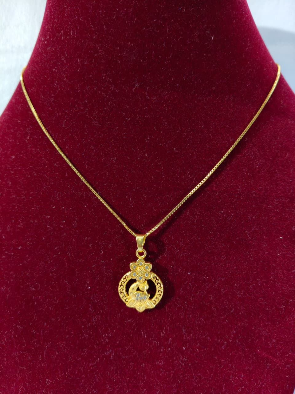 Gold-Plated Crystal Floral & Peacock Jewellery Set with Pendant Necklace and Matching Earrings, Anti tarnish (HJ41)