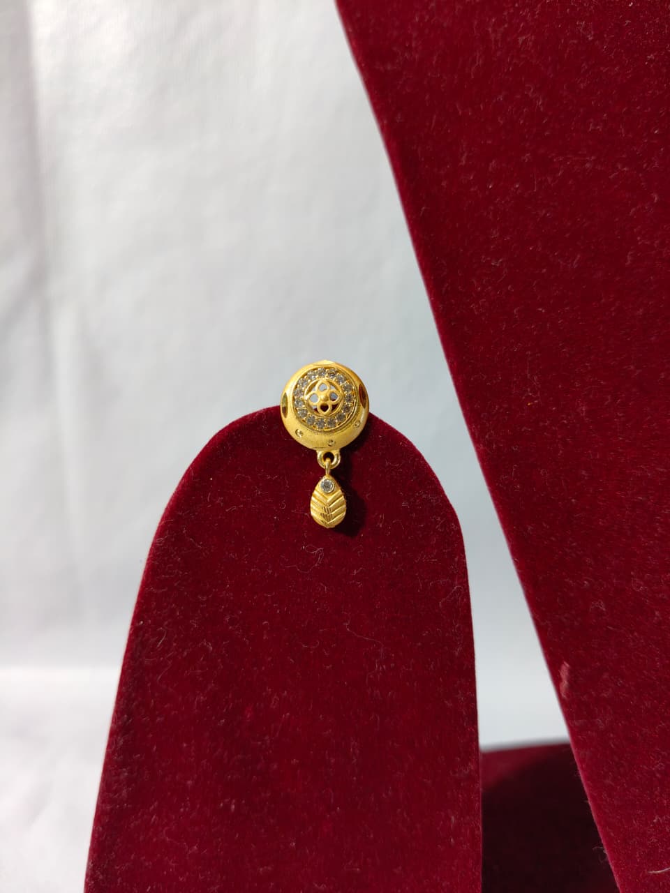 Traditional Gold Plated Crystal Pendant Necklace Set with Matching Earrings, Floral Design, Leaf Motif Danglers HJ60